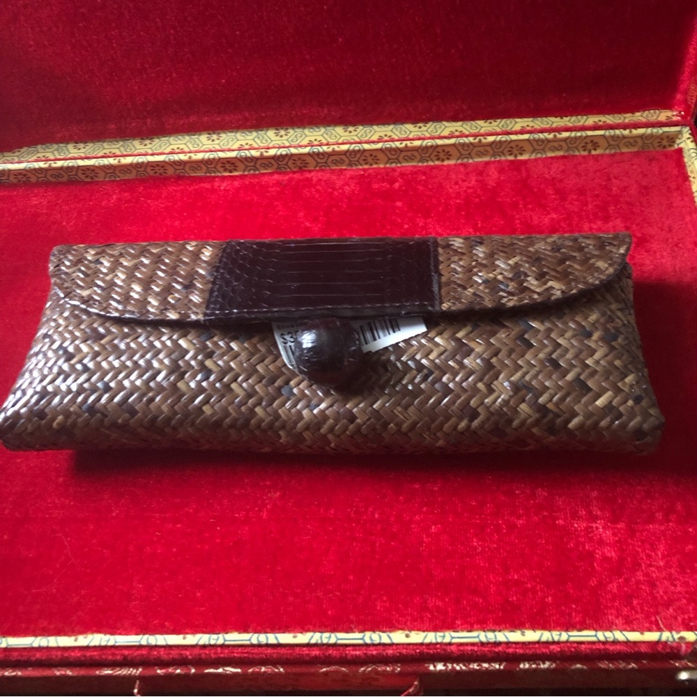 Clutch, nwt